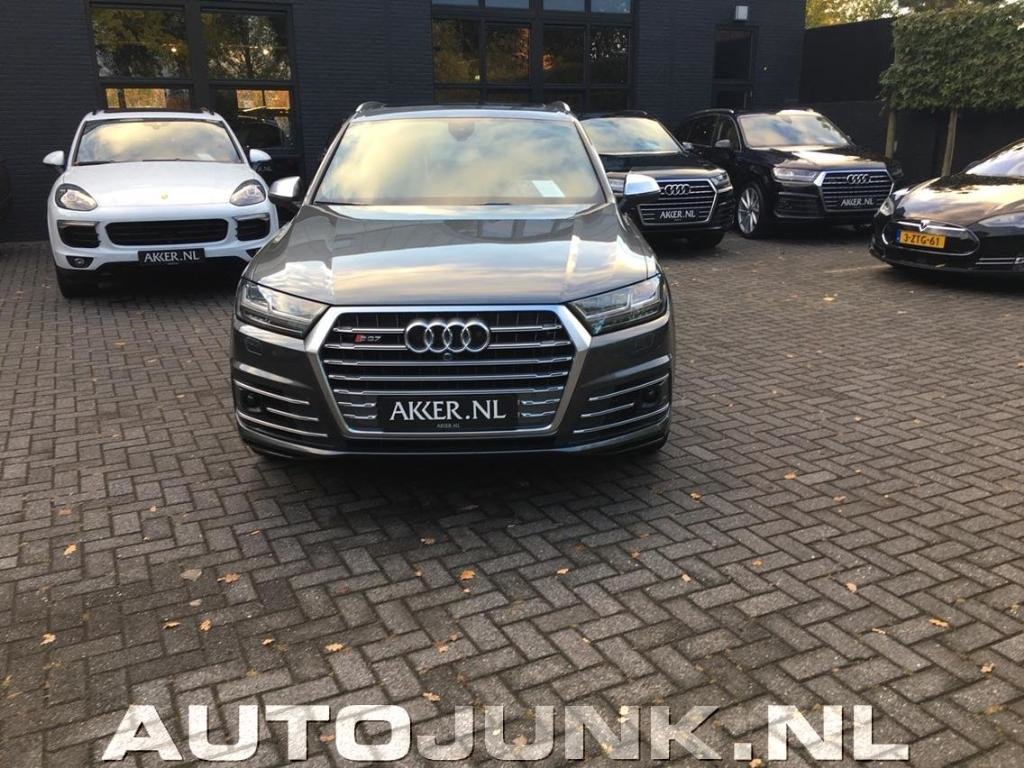786685AUDISQ70362.jpg