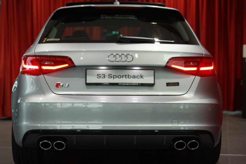 787585audis3limousine2015demonstration2.