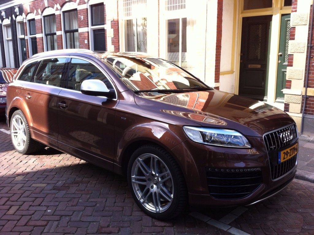 787774701Q7V12.jpg