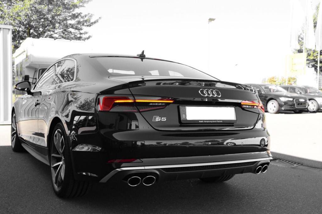 789520S5B90209.jpg