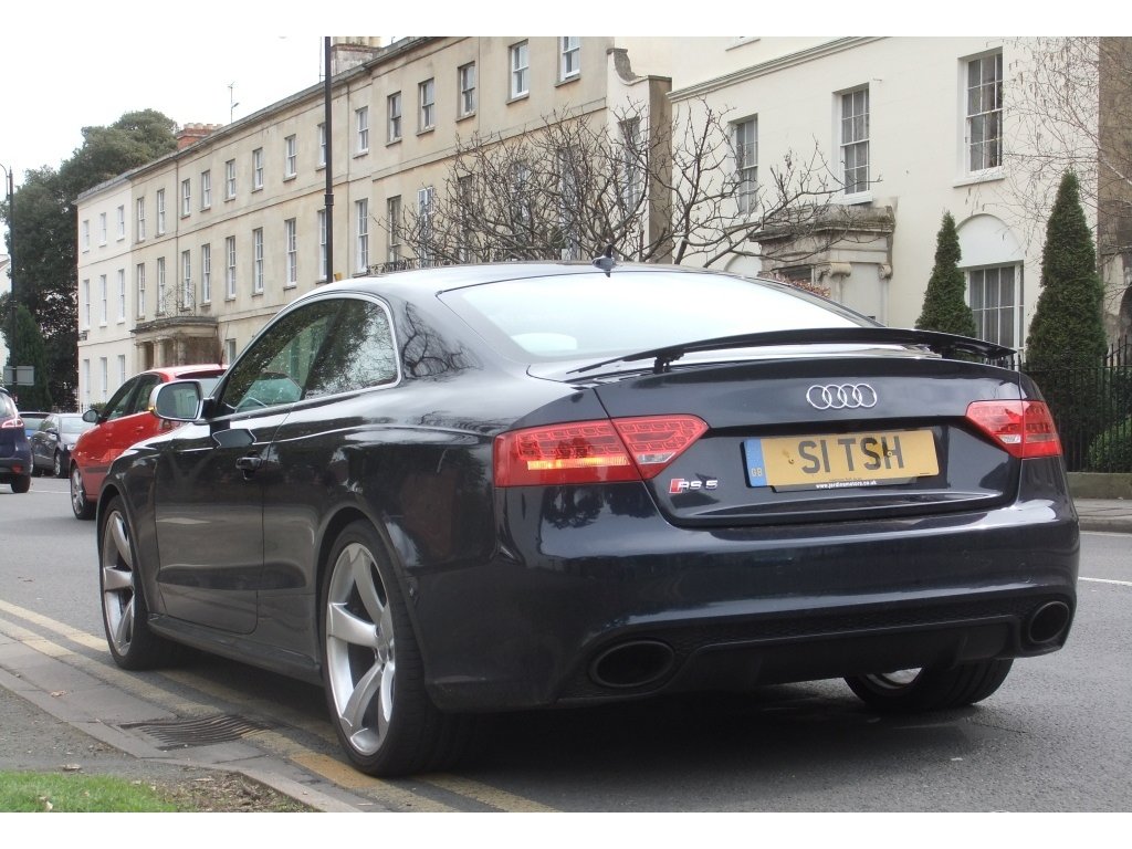 791157AUDIRS5ESQUIROU352.jpg