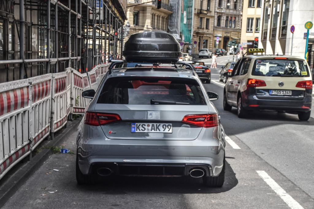 793831RS38V2759.jpg