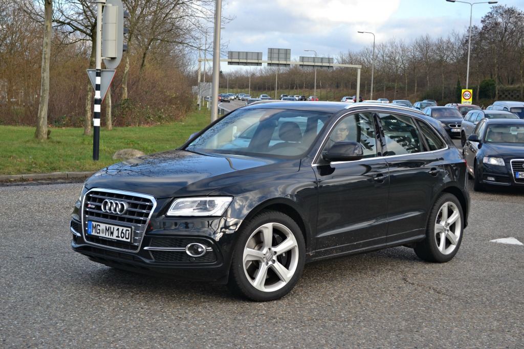 794459AUDISQ5911.jpg