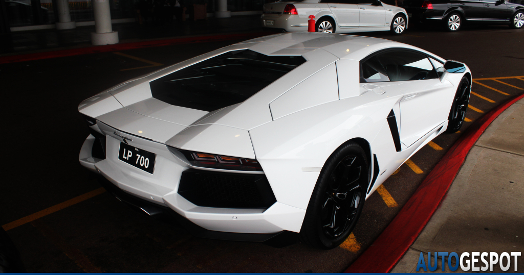 797379025LAMBORGHINIAVENTADORESQUIROU.jpg