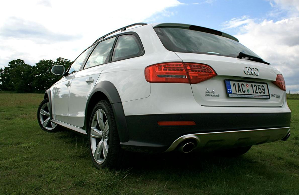 798549211AUDIA4ALLROAD.jpg