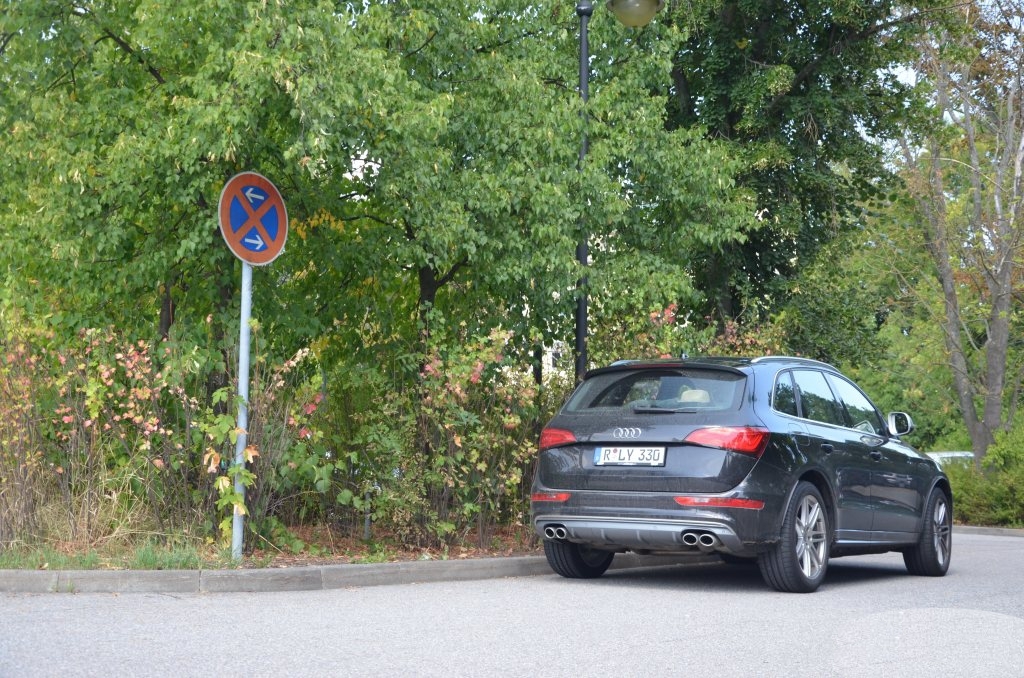 799907AUDISQ5876.jpg