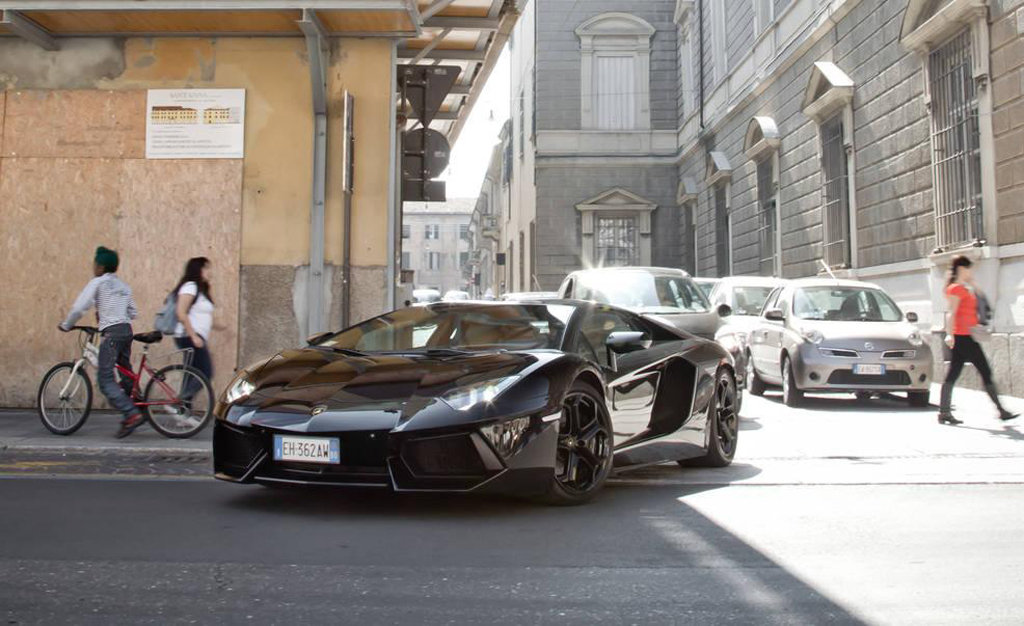 800089158LAMBORGHINIAVENTADORESQUIROU.jpg