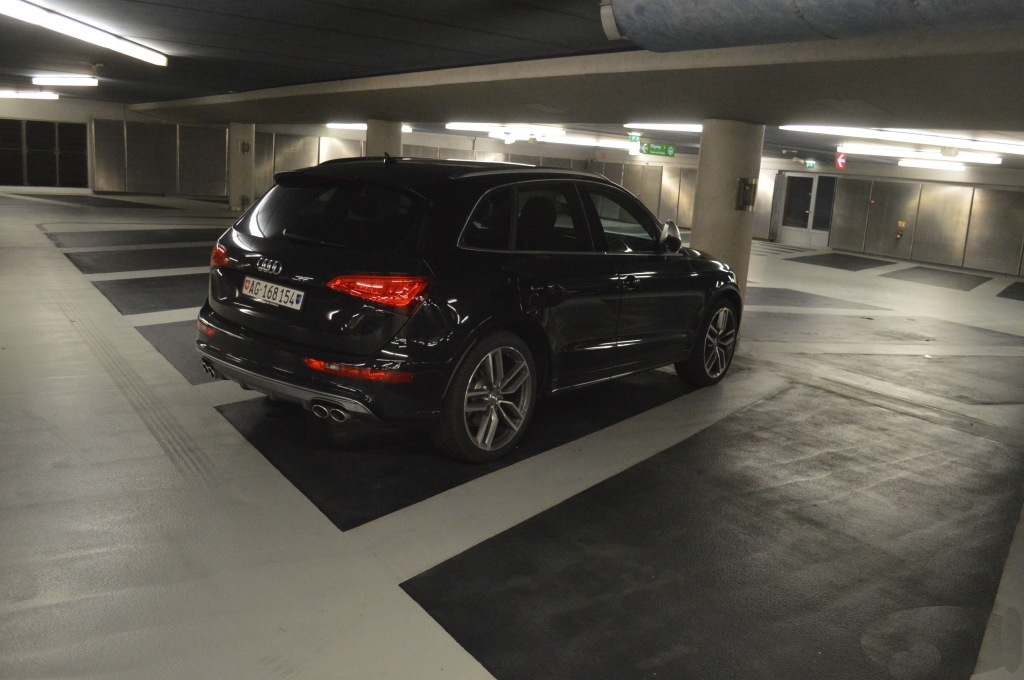 800570AUDISQ51398.jpg