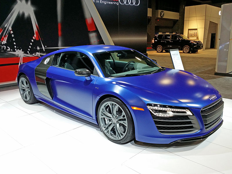 800px-2014_Audi_R8_V10_plus.jpg