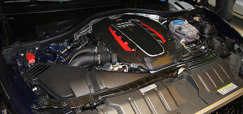 800px-Audi_RS6_Avant_C7_engine_room.jpg