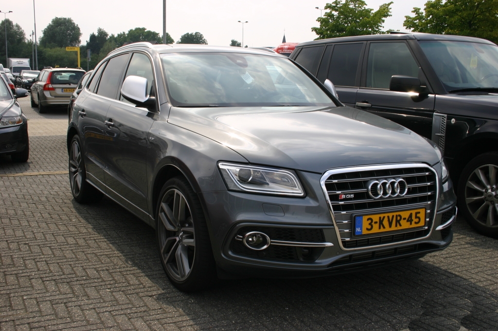 801359AUDISQ5877.jpg