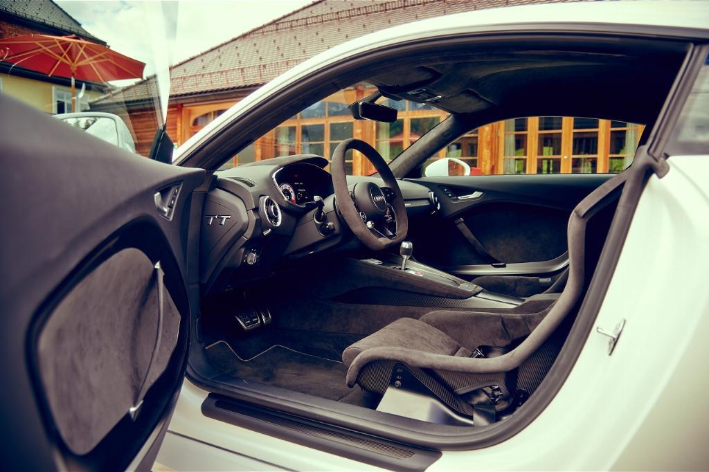 801811audittquattrosportconceptinteriorfromdriverside.jpg