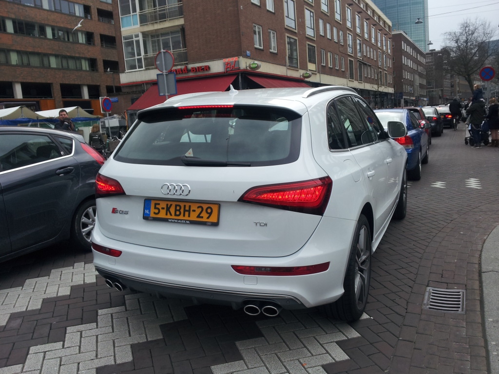 804993AUDISQ5238.jpg