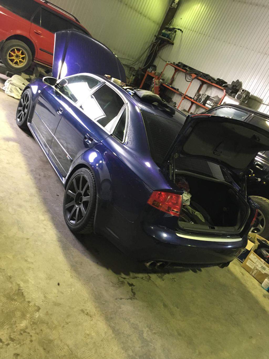 805873AUDIRS43220.jpg