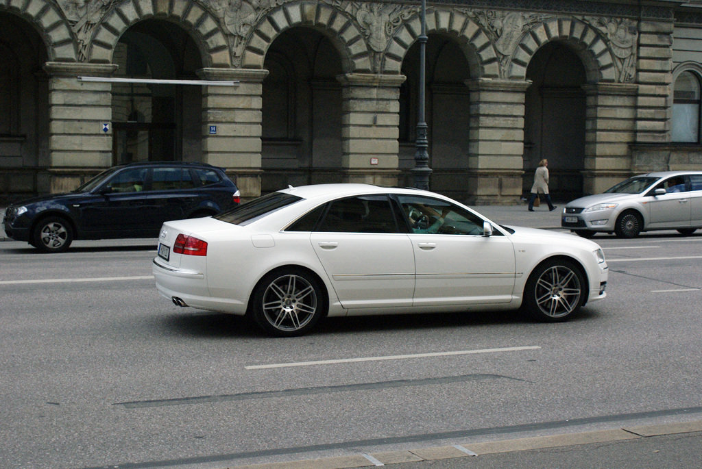 806726220S8ESQUIROU.jpg