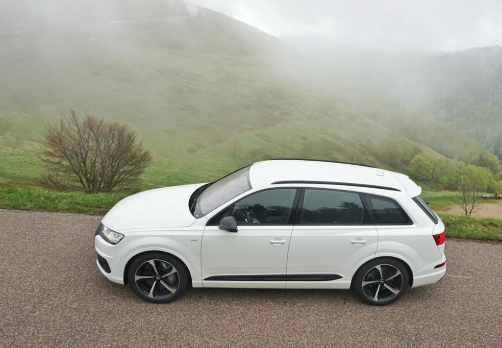 808513AUDISQ70221.jpg