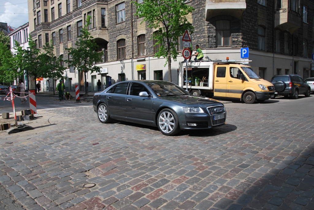 8105241860S8D3.jpg