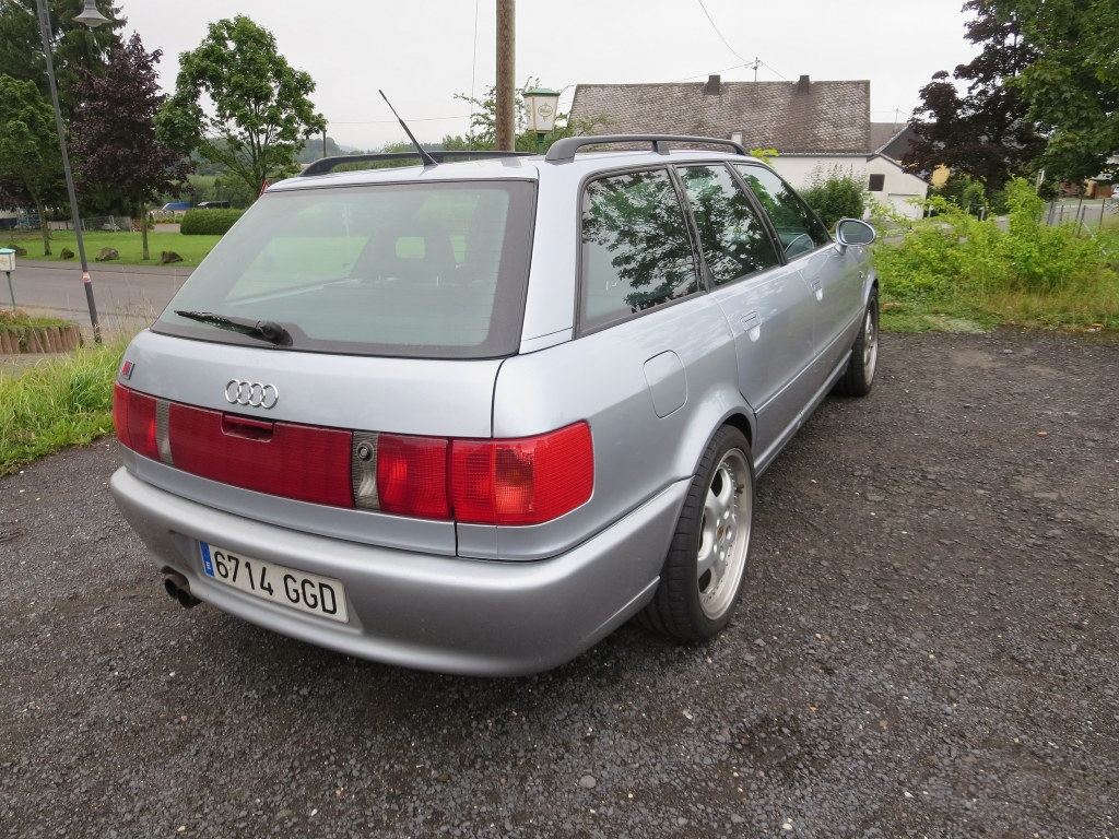 811916RS2572.jpg