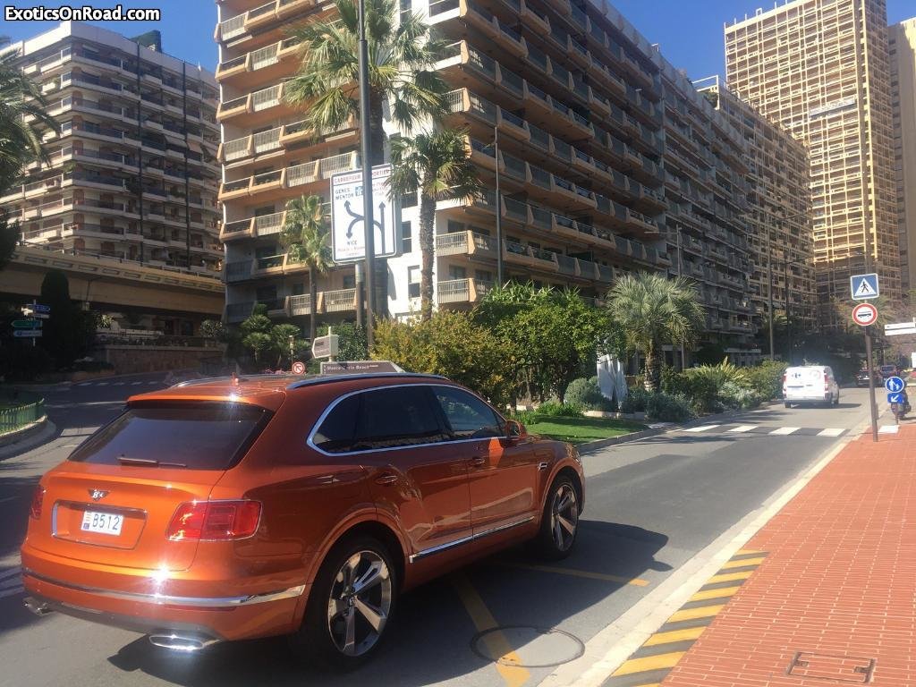 812110BENTAYGA0445.jpg