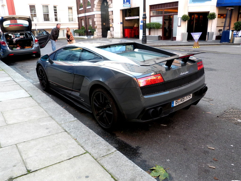 815360252LAMBORGHINI570.jpg