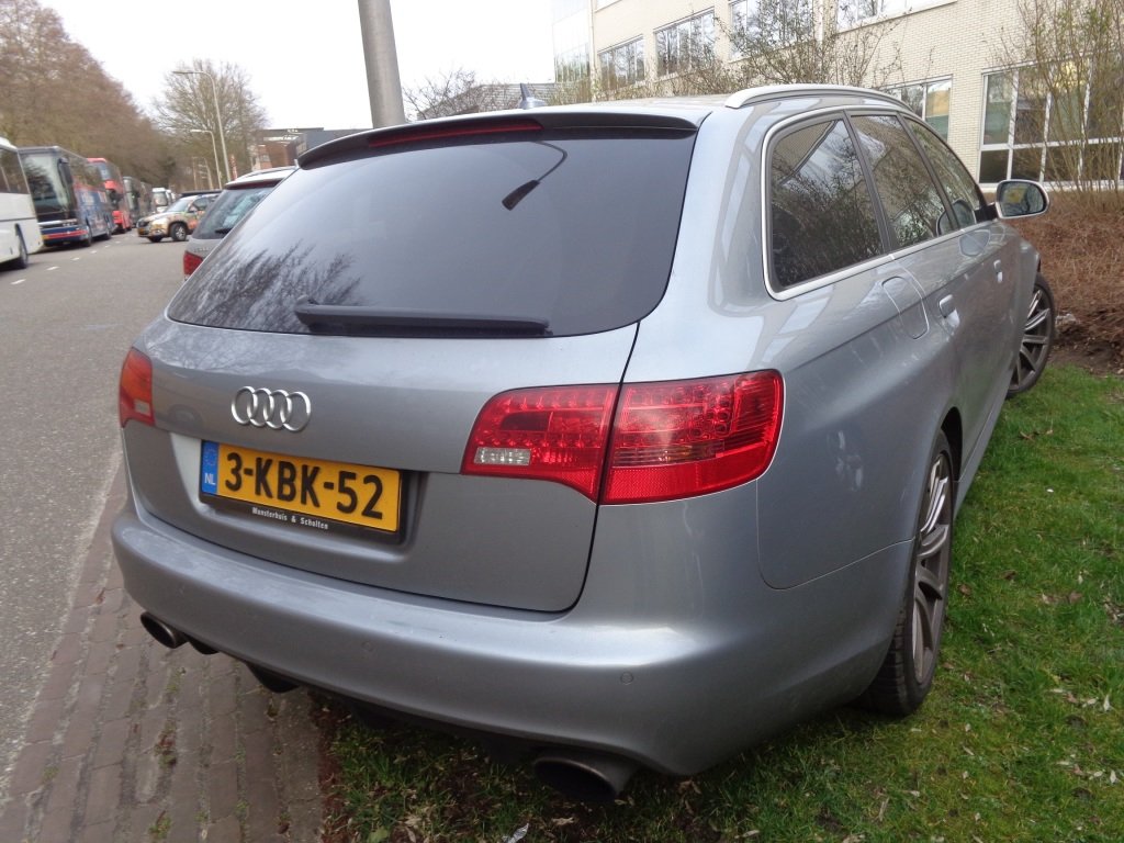 818381RS61042.jpg