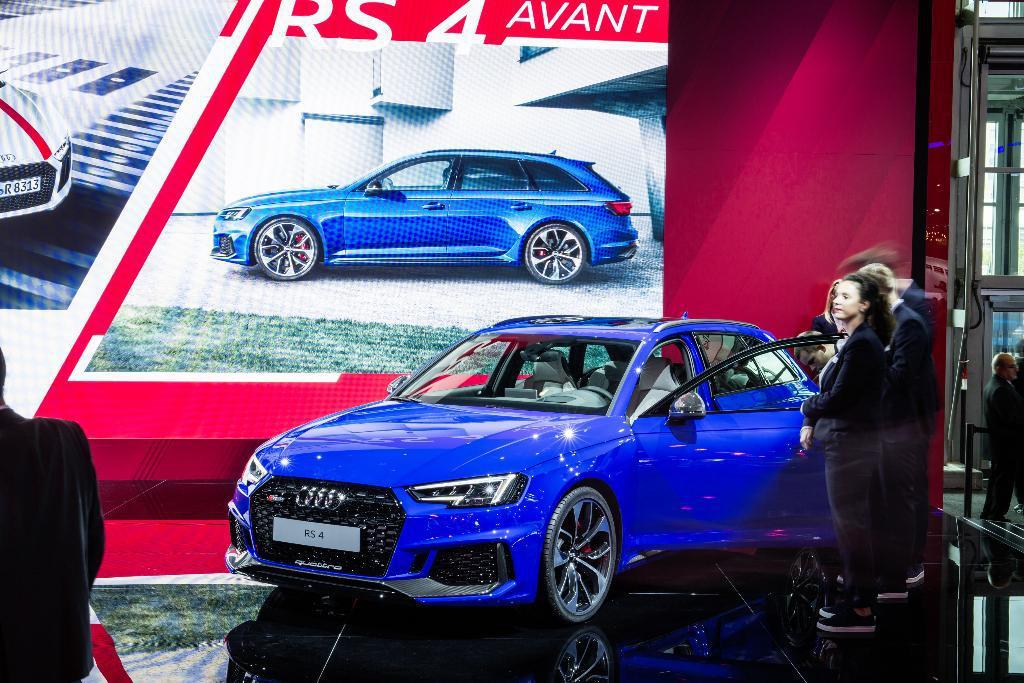 818438AUDIRS4B90059.jpg