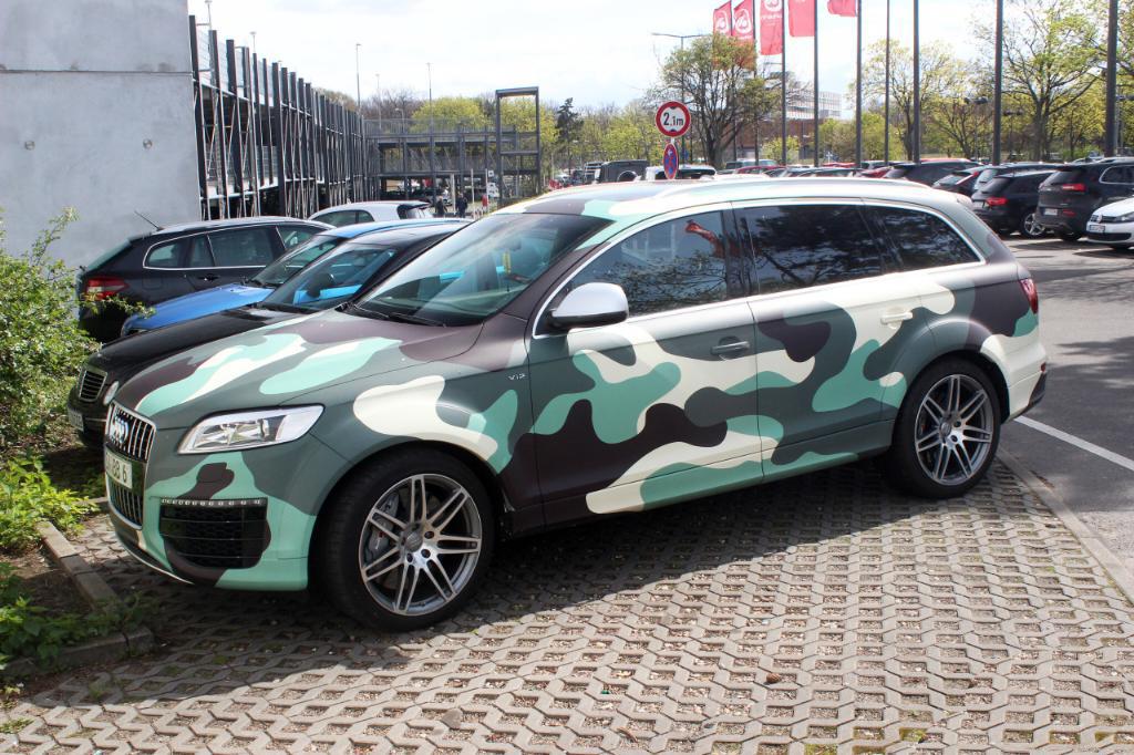 8188962180AUDIQ7V12.jpg