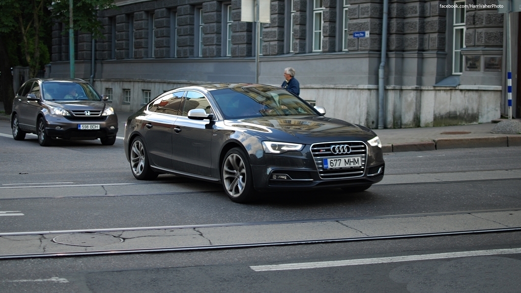 819532439S5SPORTBACK.jpg