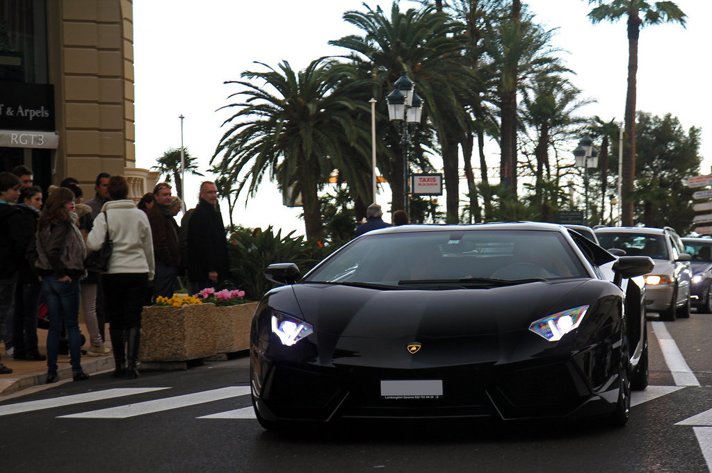 821121249LAMBORGHINIAVENTADORESQUIROU.jpg