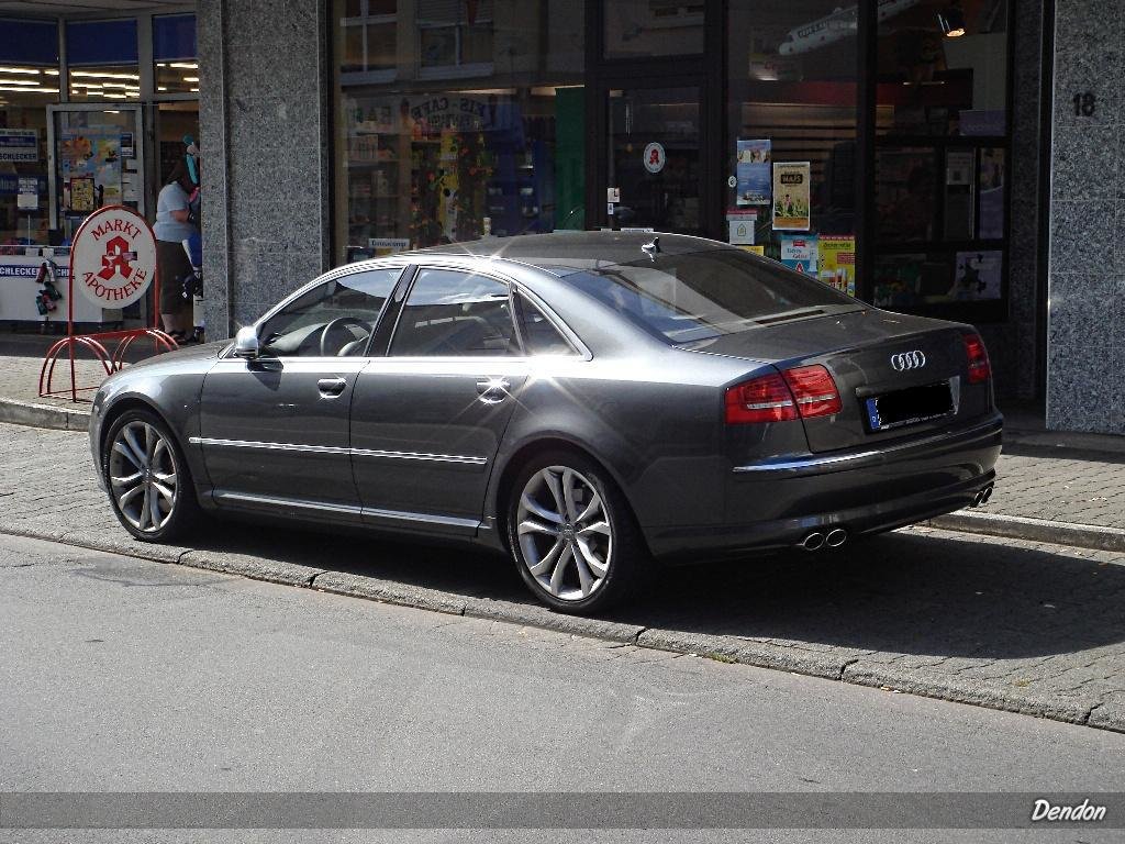 821137402S8ESQUIROU.jpg