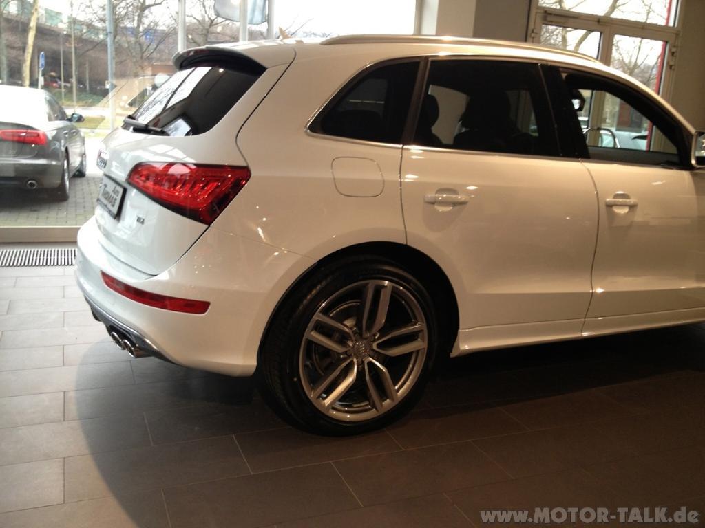 821459AUDISQ5190.jpg