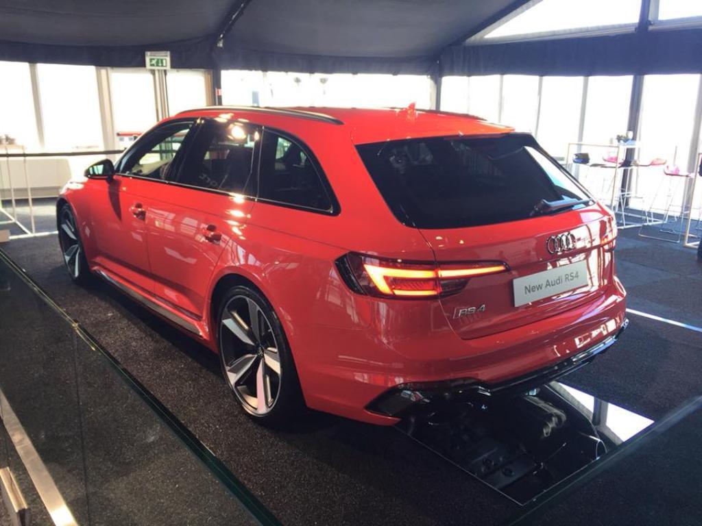 821858AUDIRS4B90071.jpg