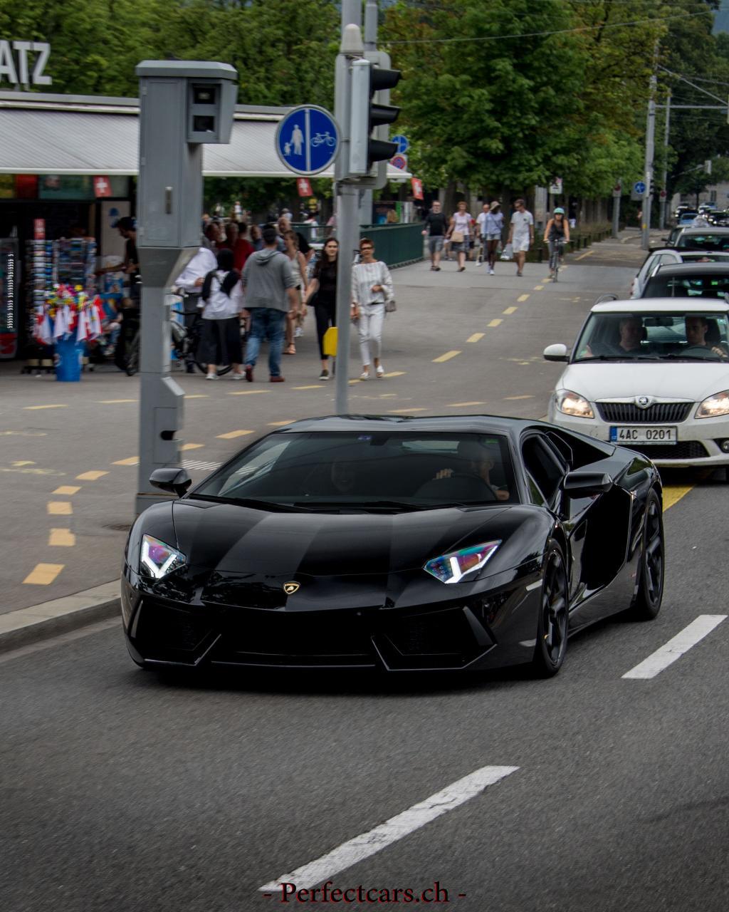8230794212LAMBORGHINIAVENTADOR.jpg