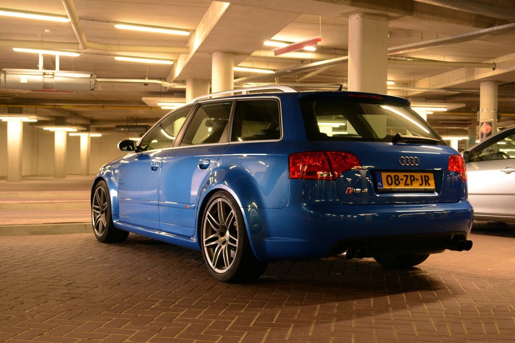 824232AUDIRS4720.jpg
