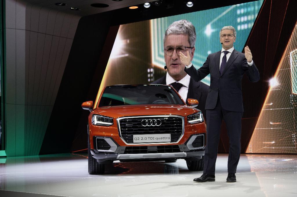 824811AUDIQ20096.jpg