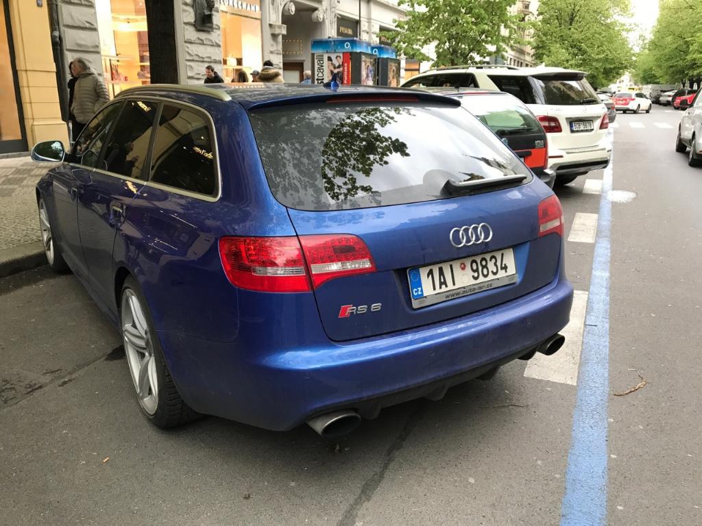 825047RS62598.jpg