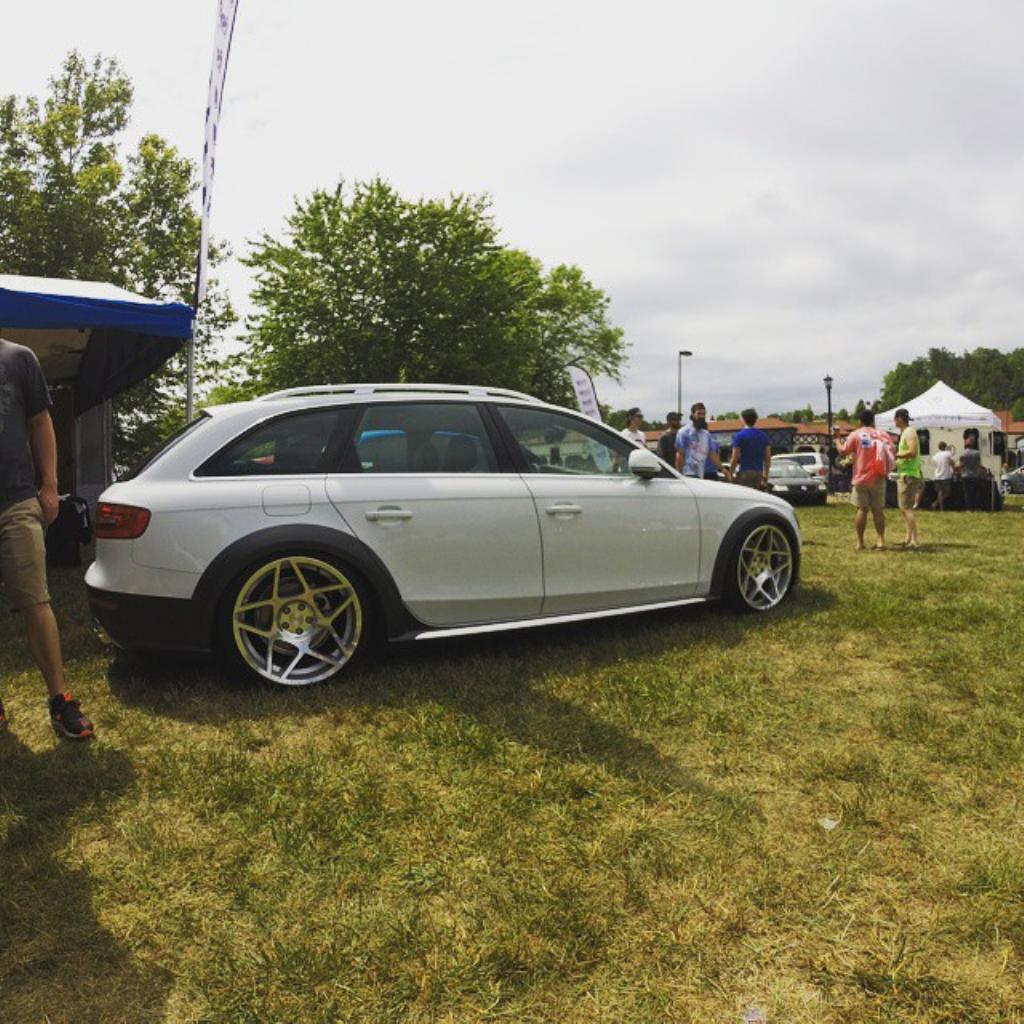 8258881263AUDIA4ALLROAD.jpg
