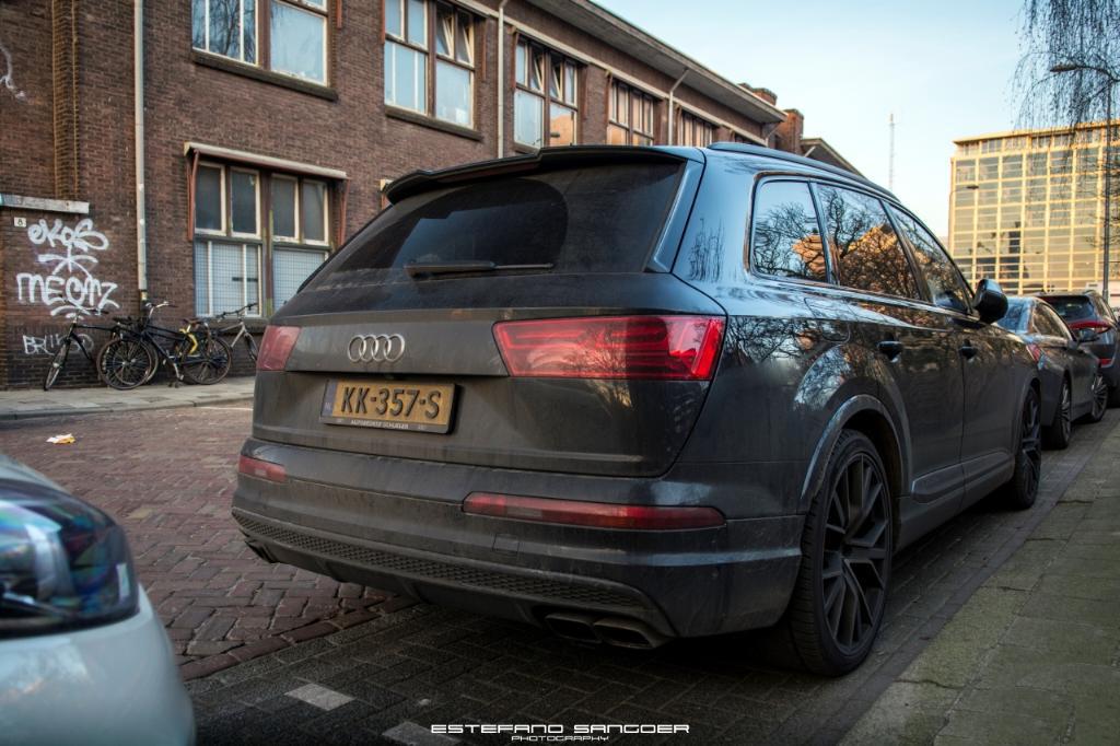 826062AUDISQ70520.jpg