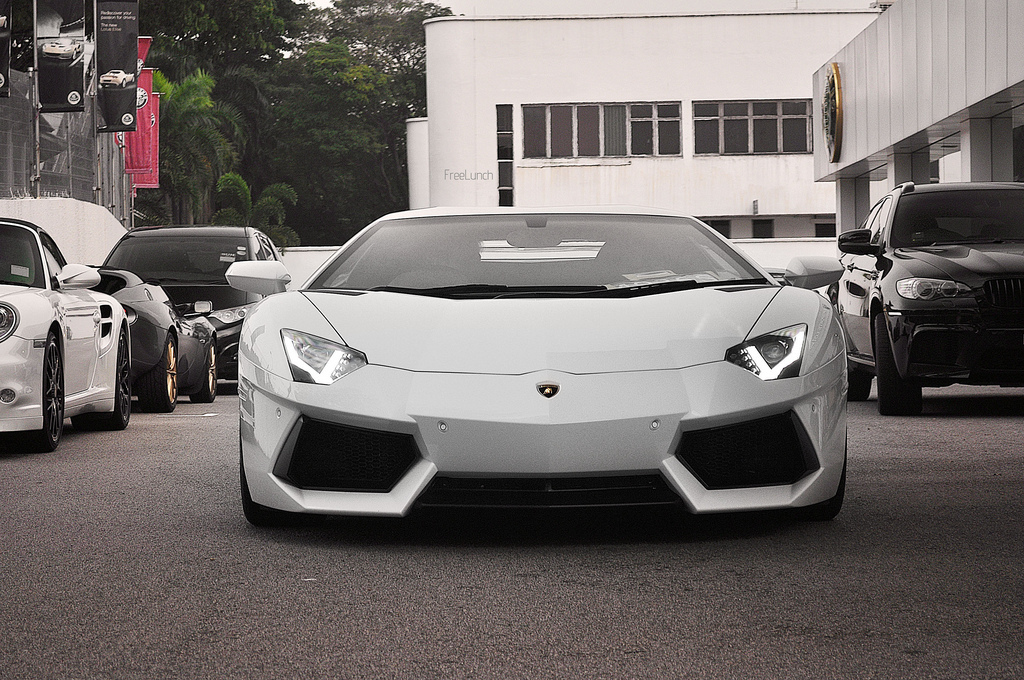 827712491LAMBORGHINIAVENTADORESQUIROU.jpg