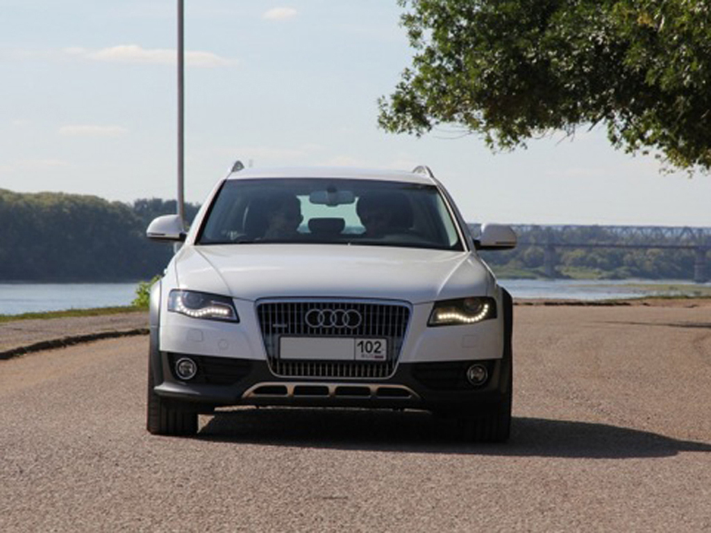827907131AUDIA4ALLROAD.jpg