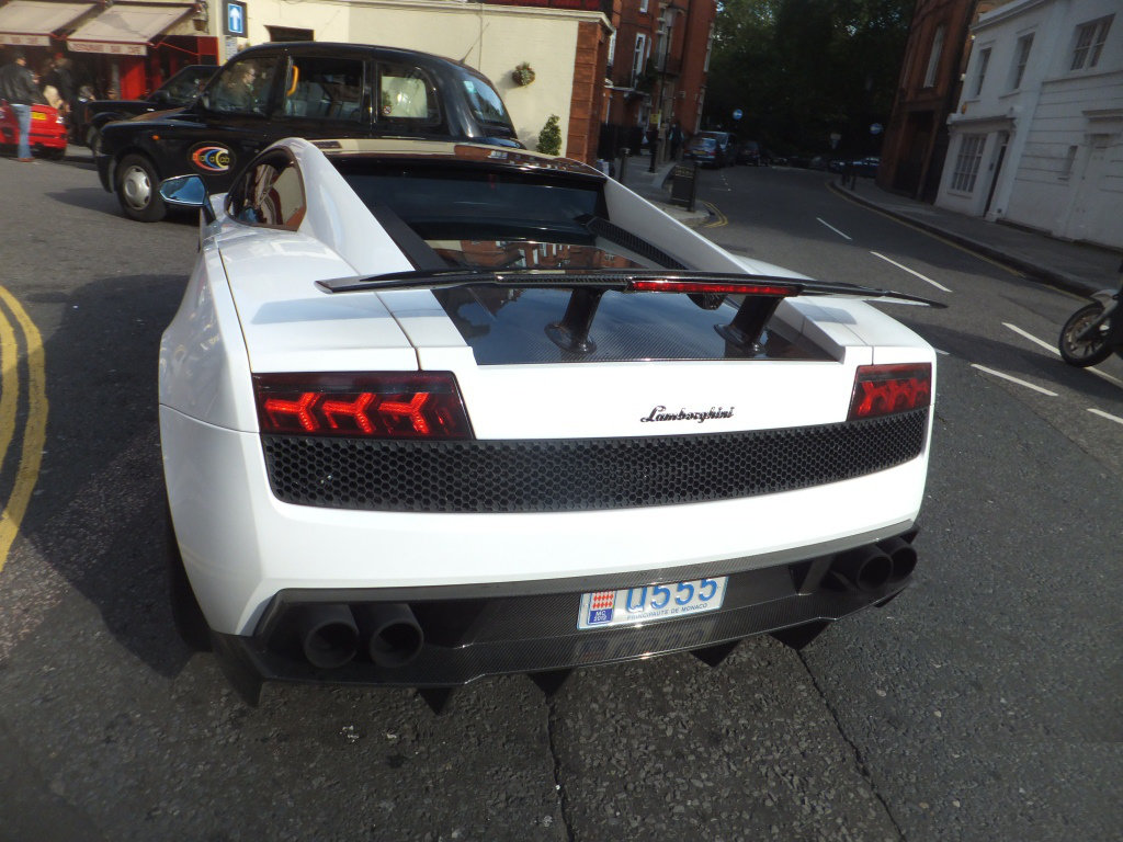828478257LAMBORGHINI570.jpg
