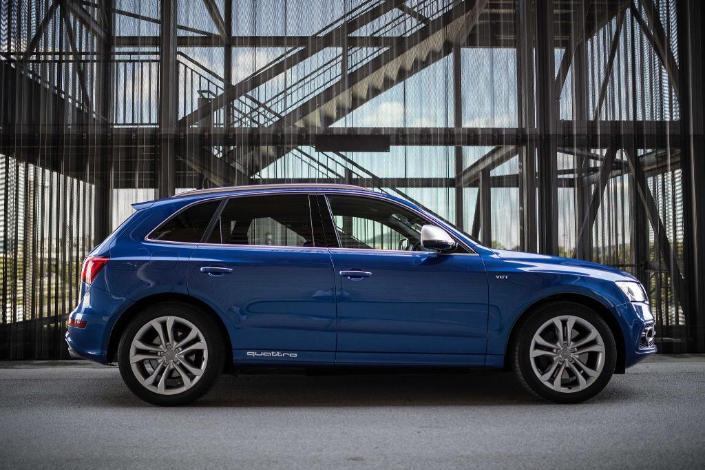 828577AUDISQ51652.jpg