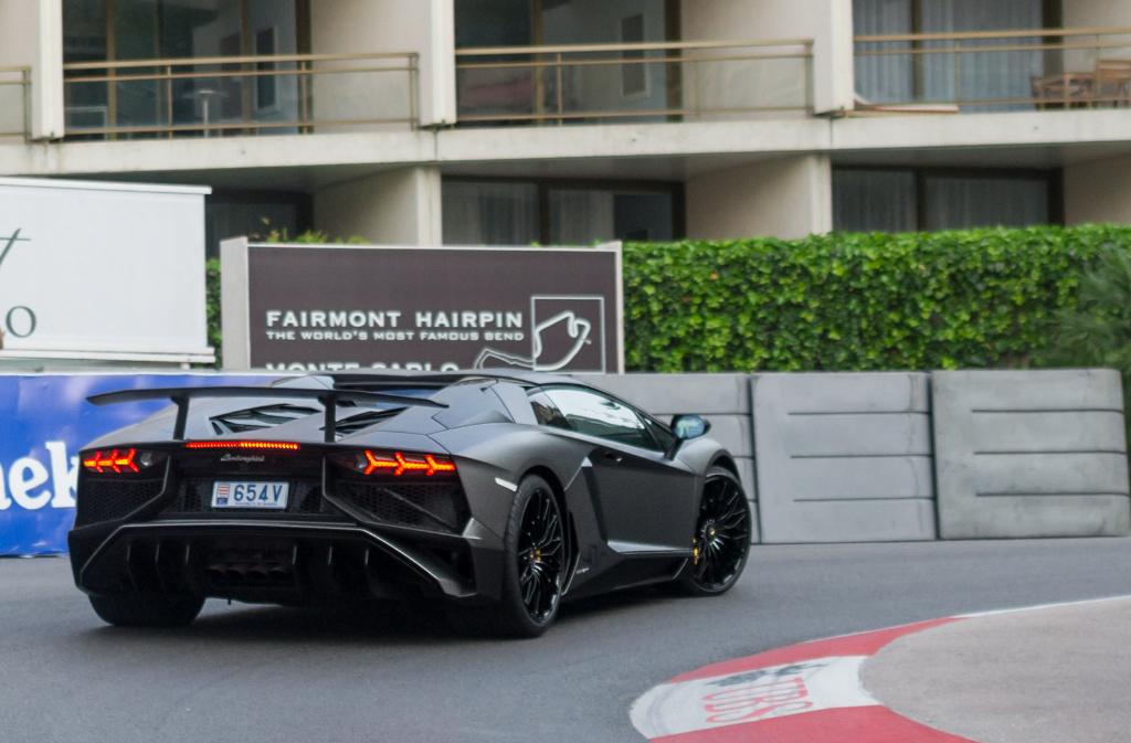 8292484203LAMBORGHINIAVENTADOR.jpg