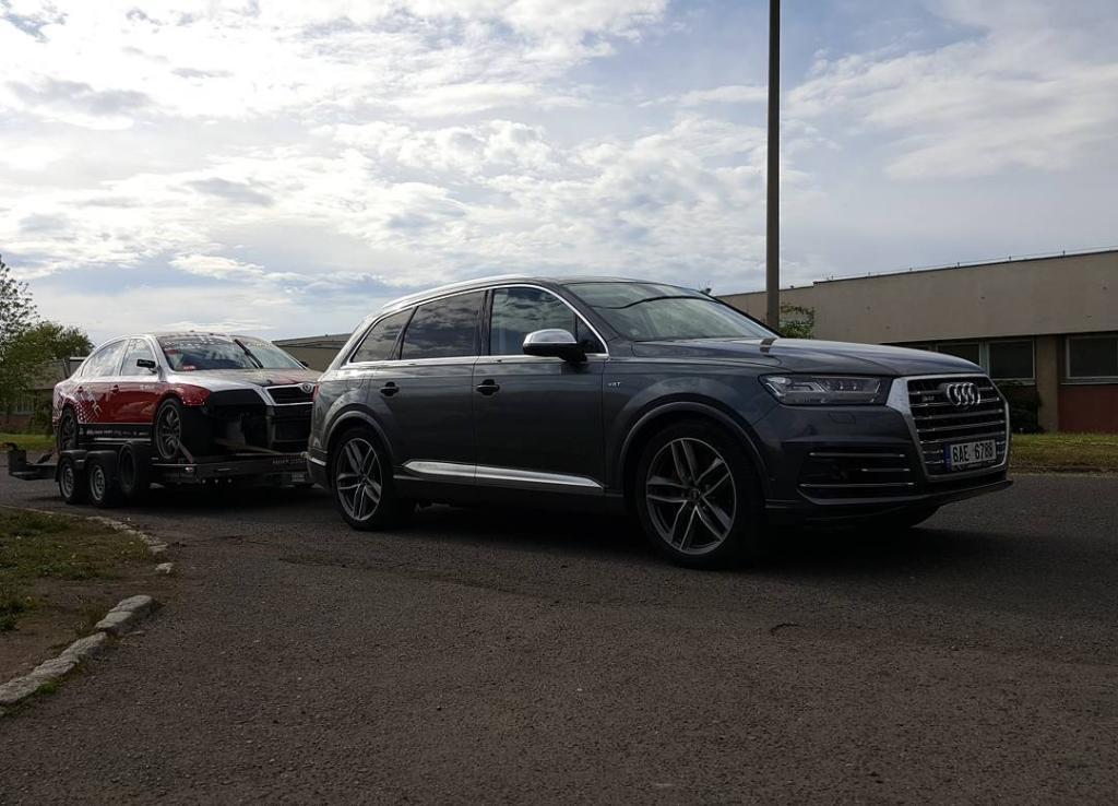 830635AUDISQ70752.jpg