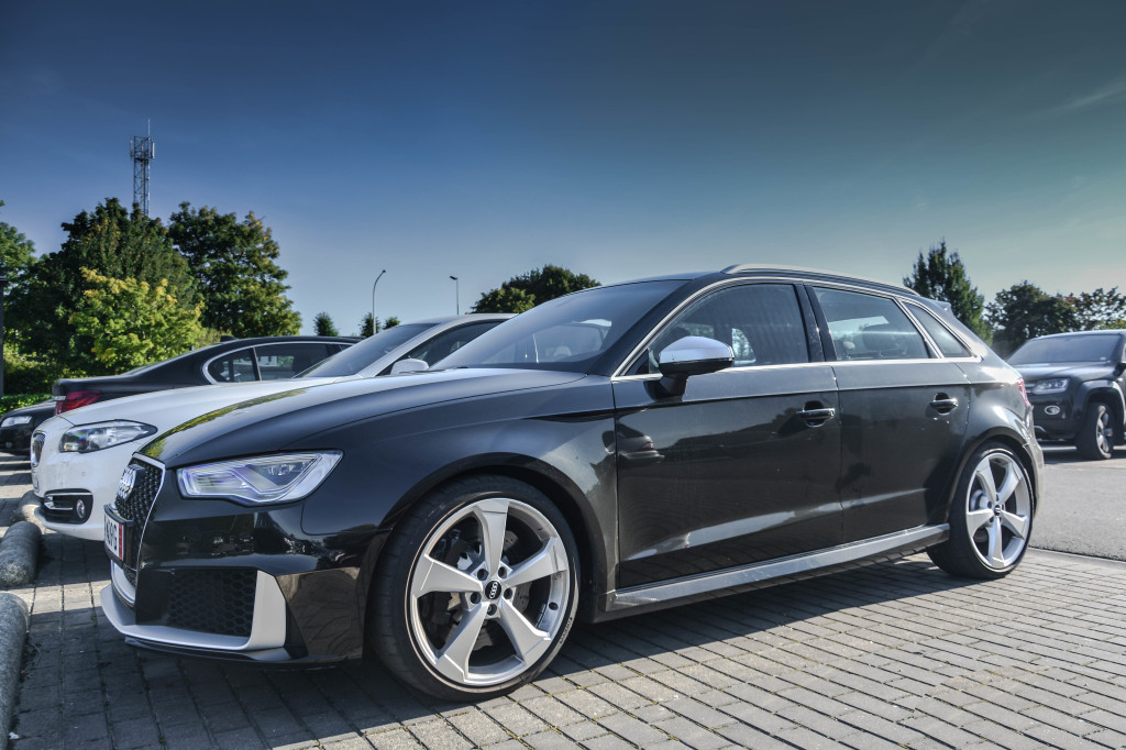831797RS38V0866.jpg