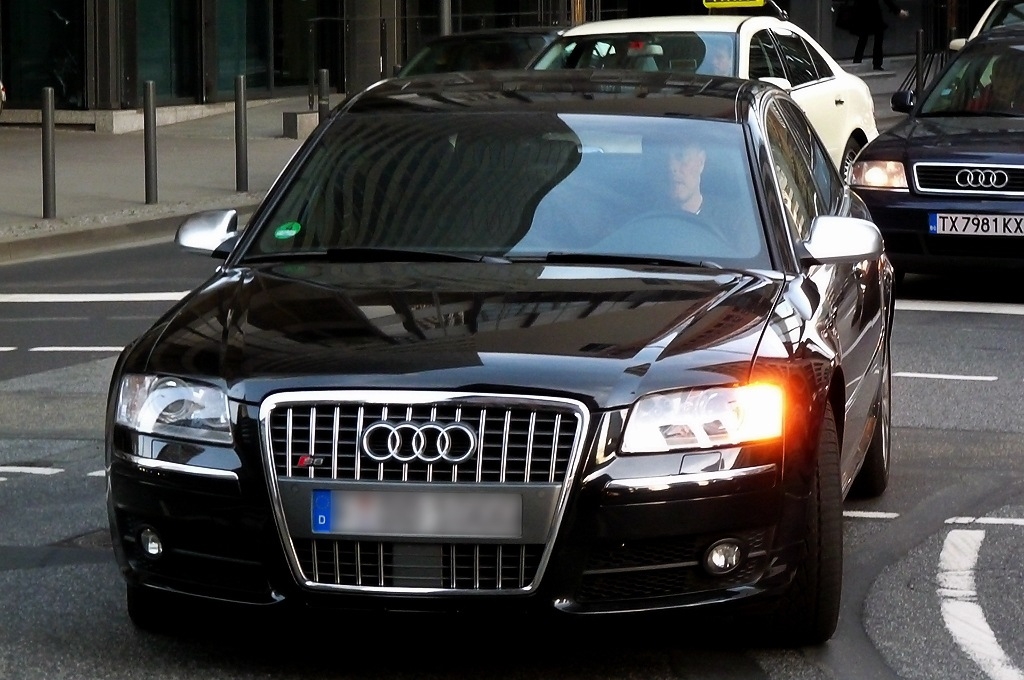 833948746S8D3.jpg