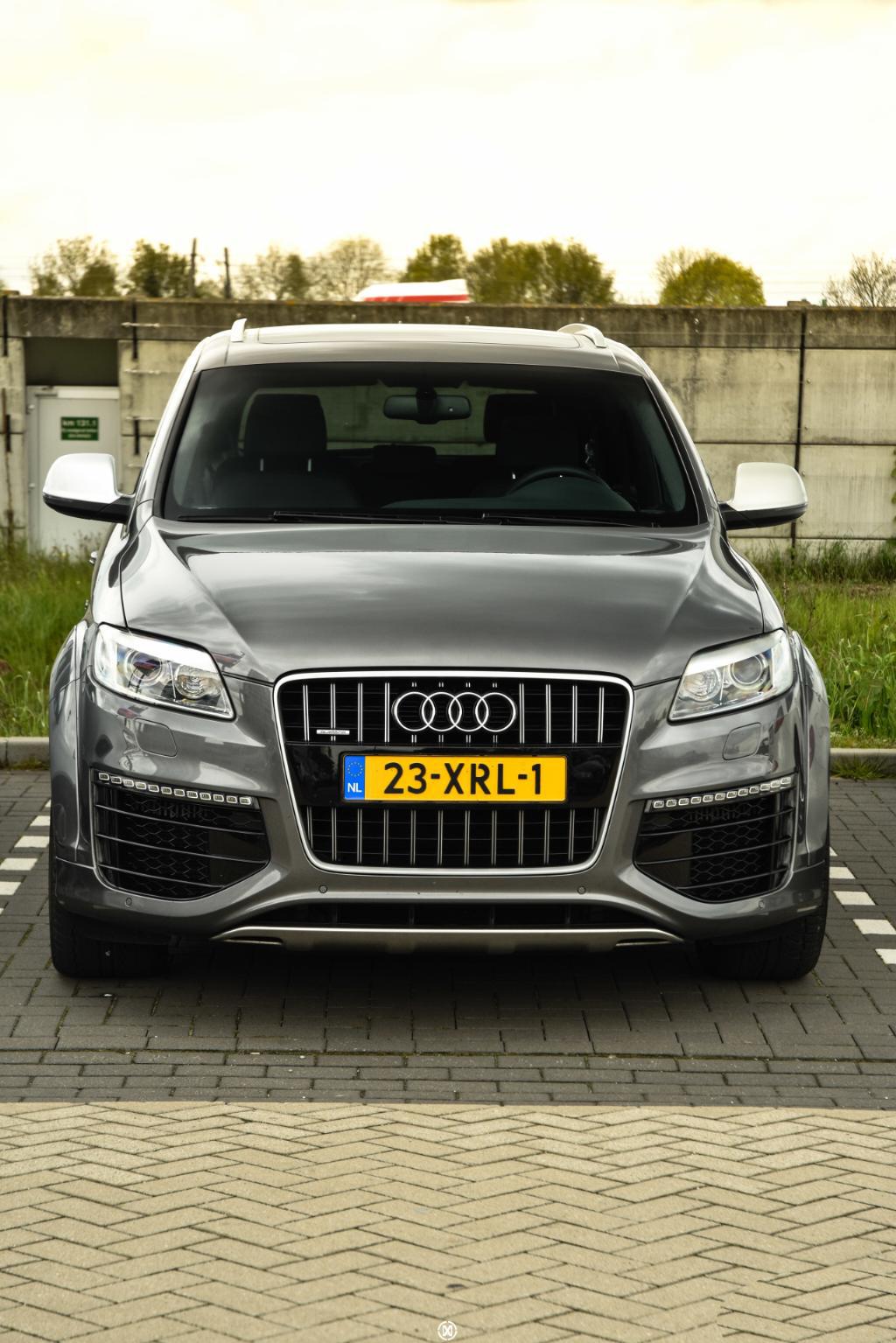 8339902193AUDIQ7V12.jpg