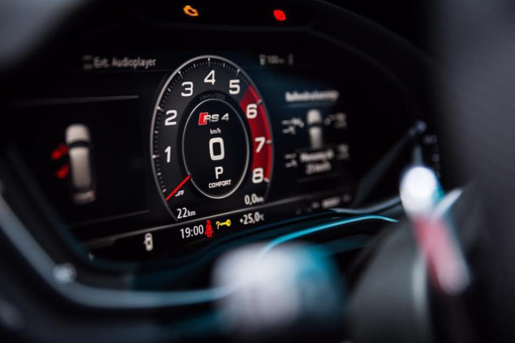 834264AUDIRS4B90077.jpg
