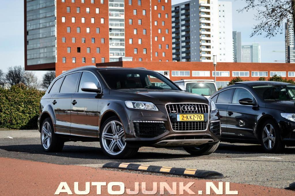 8348612149AUDIQ7V12.jpg
