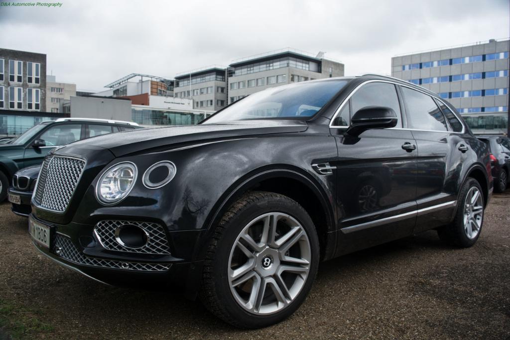834926BENTAYGA0505.jpg